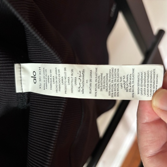 ALO Yoga Women's 5" Seamless Ribbed Favorite Short Size XS Stretchy - Picture 8 of 11